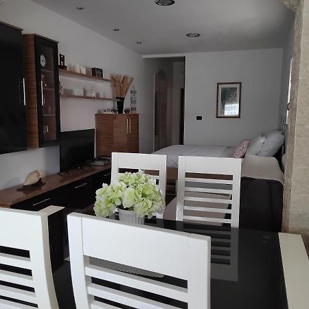 Relax Green House โรวีน ภายนอก รูปภาพ
