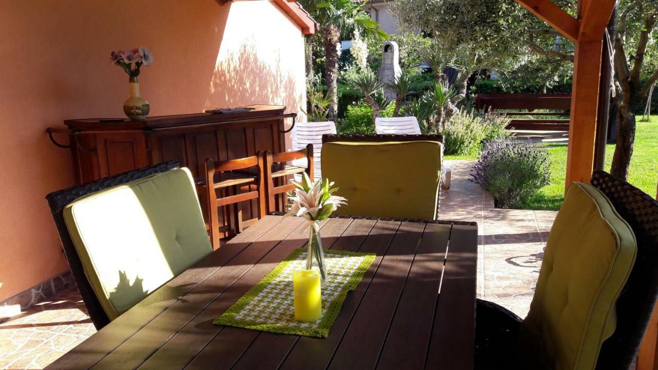 Relax Green House โรวีน ภายนอก รูปภาพ